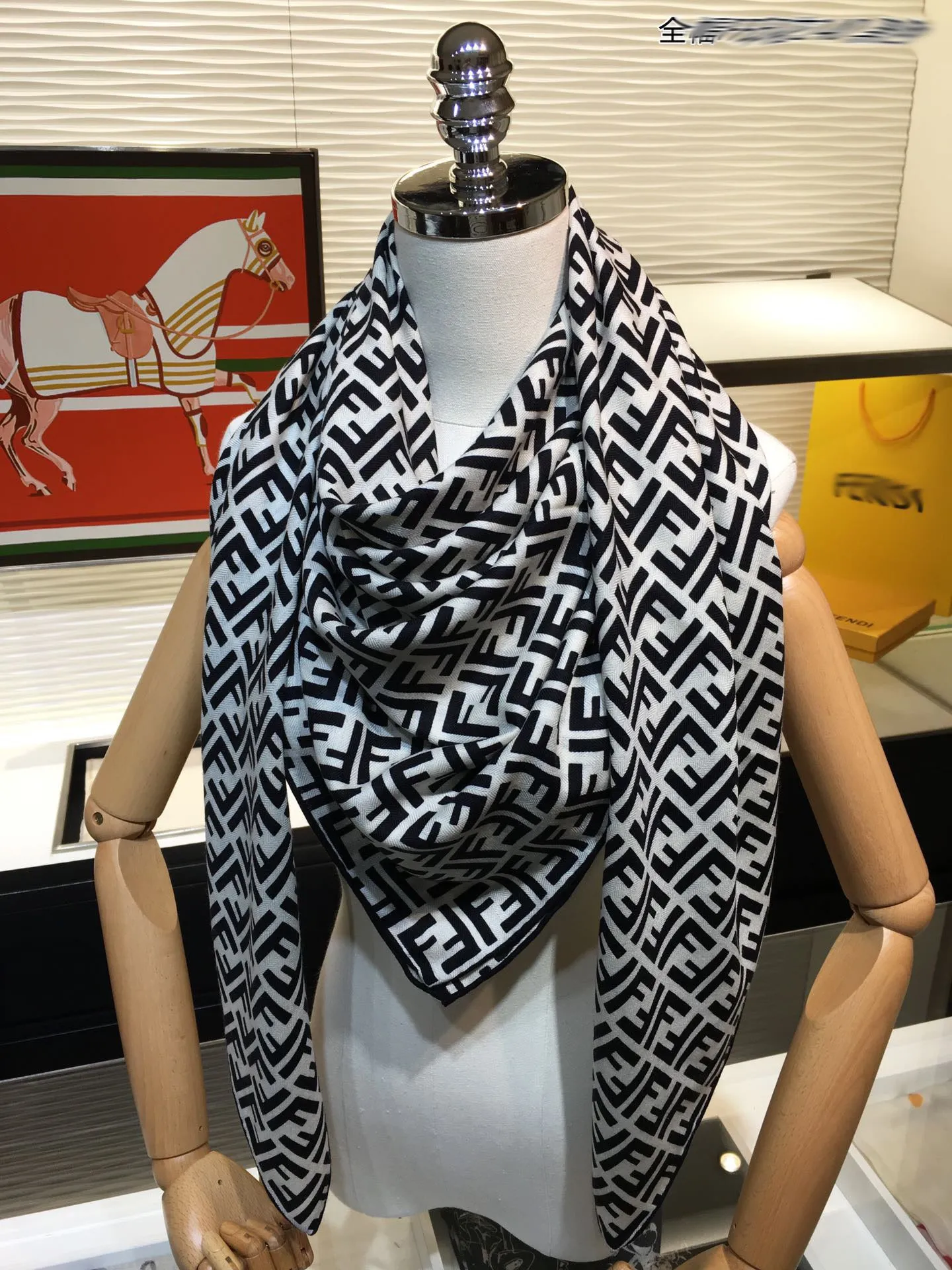 CLTH013 70%wool，30%Pure Silk 140x140cm