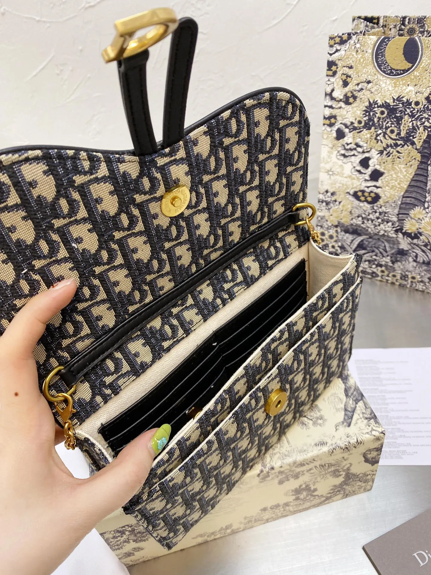 Designer Handbags DR 049