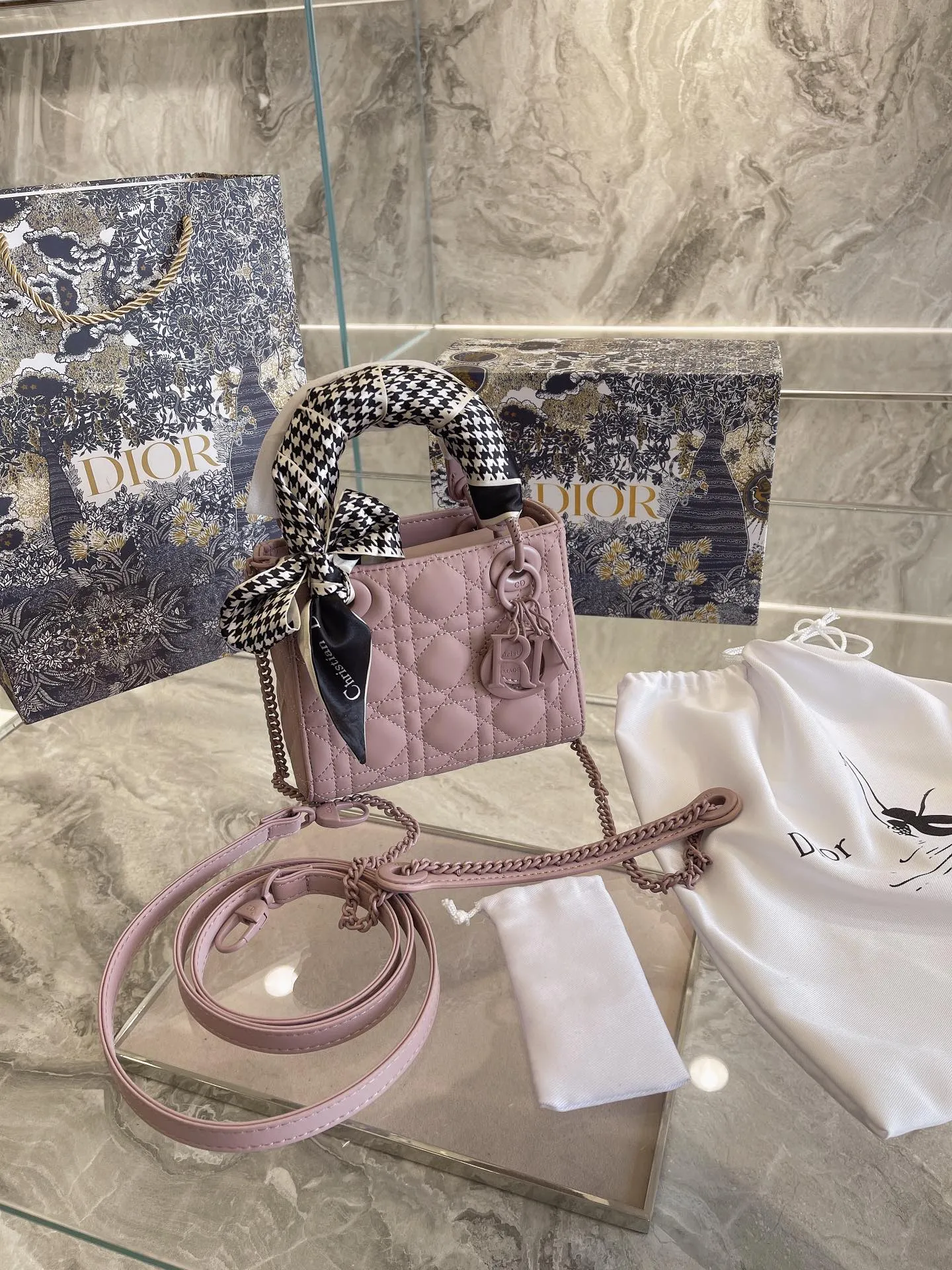 Designer Handbags DR 058