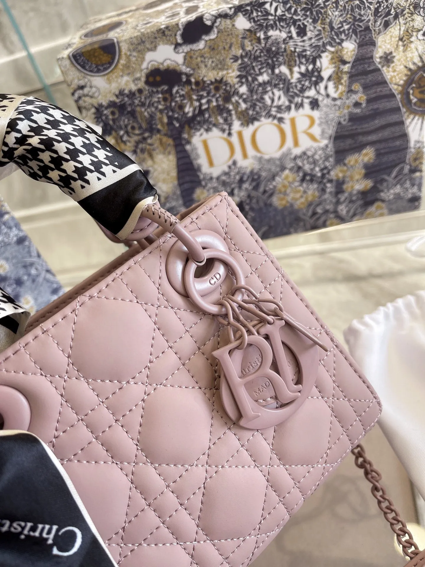Designer Handbags DR 058