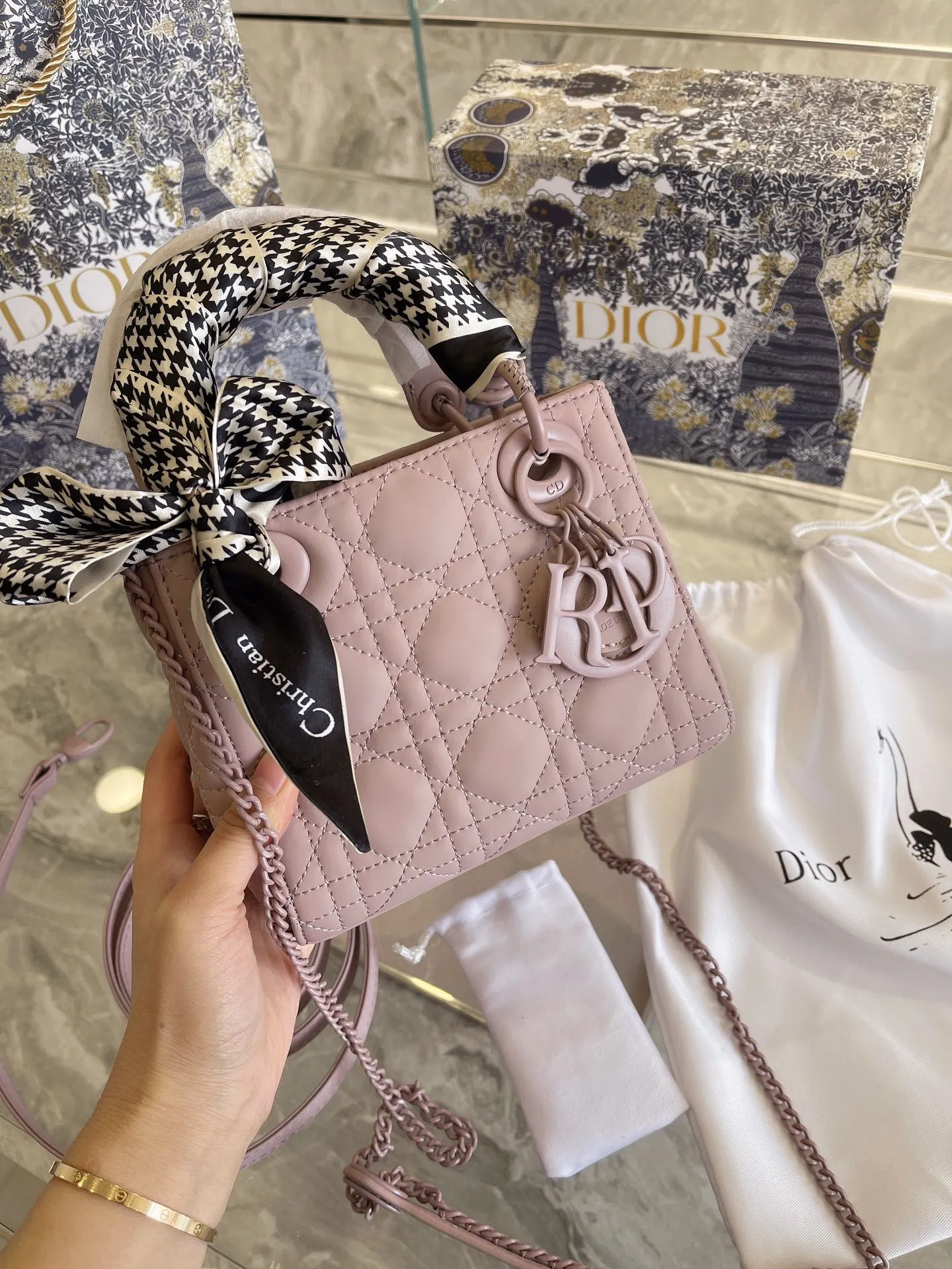 Designer Handbags DR 058