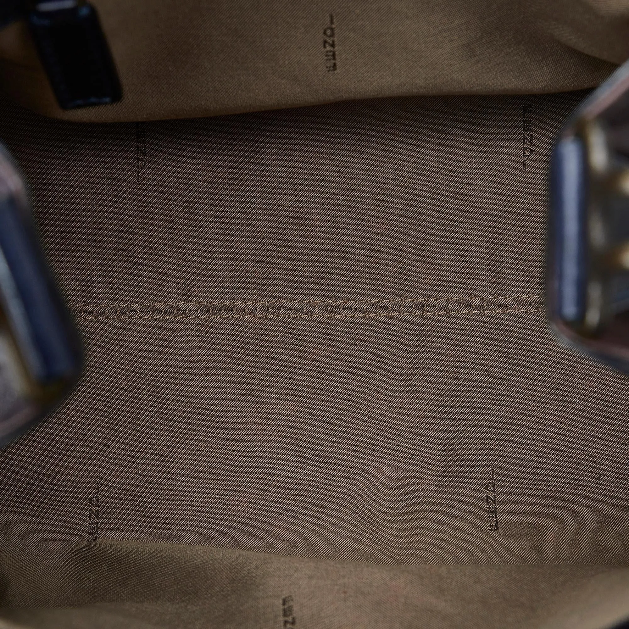 Fendi Etniko Handbag (SHG-LnAF7s)
