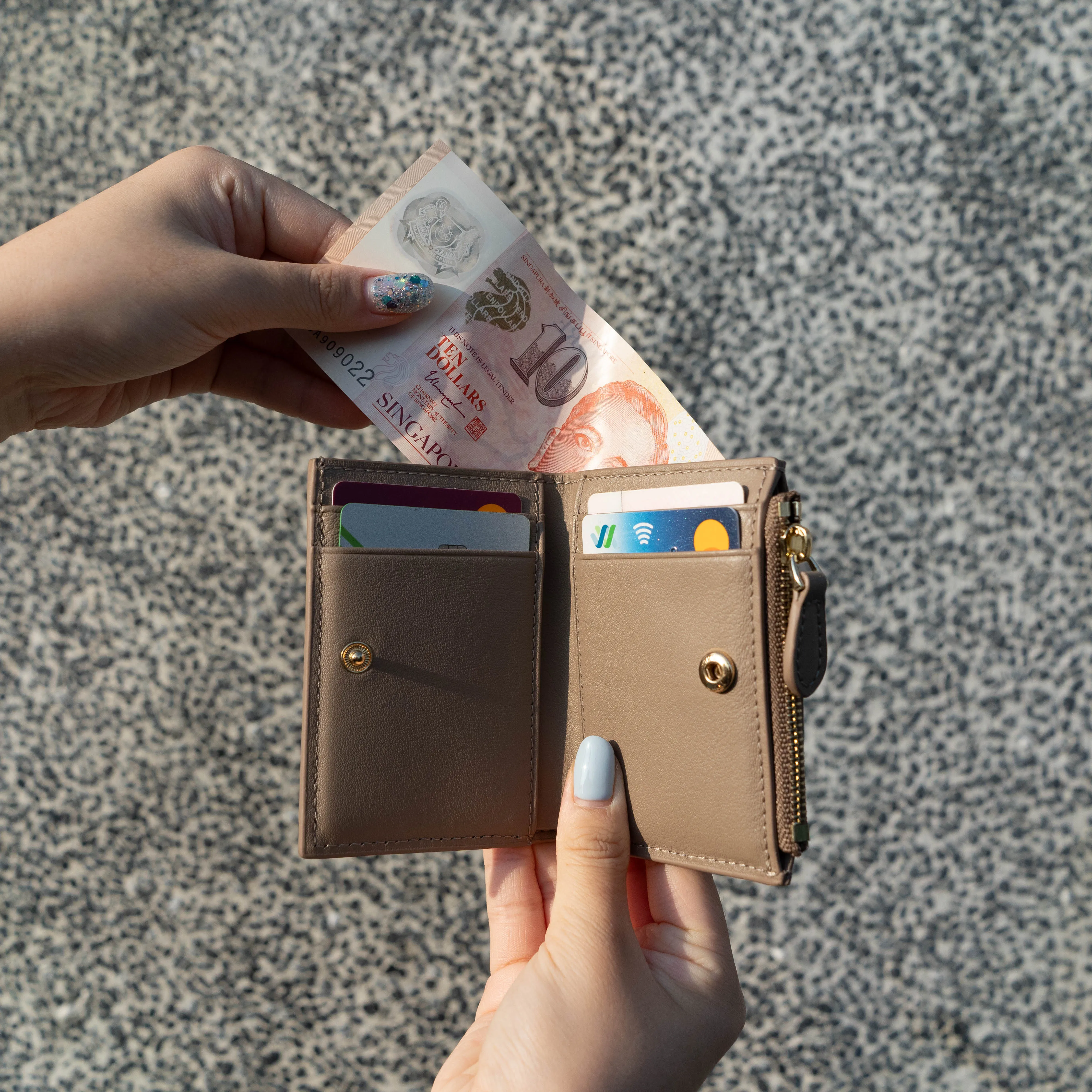 Klara Zip Bifold - Beige