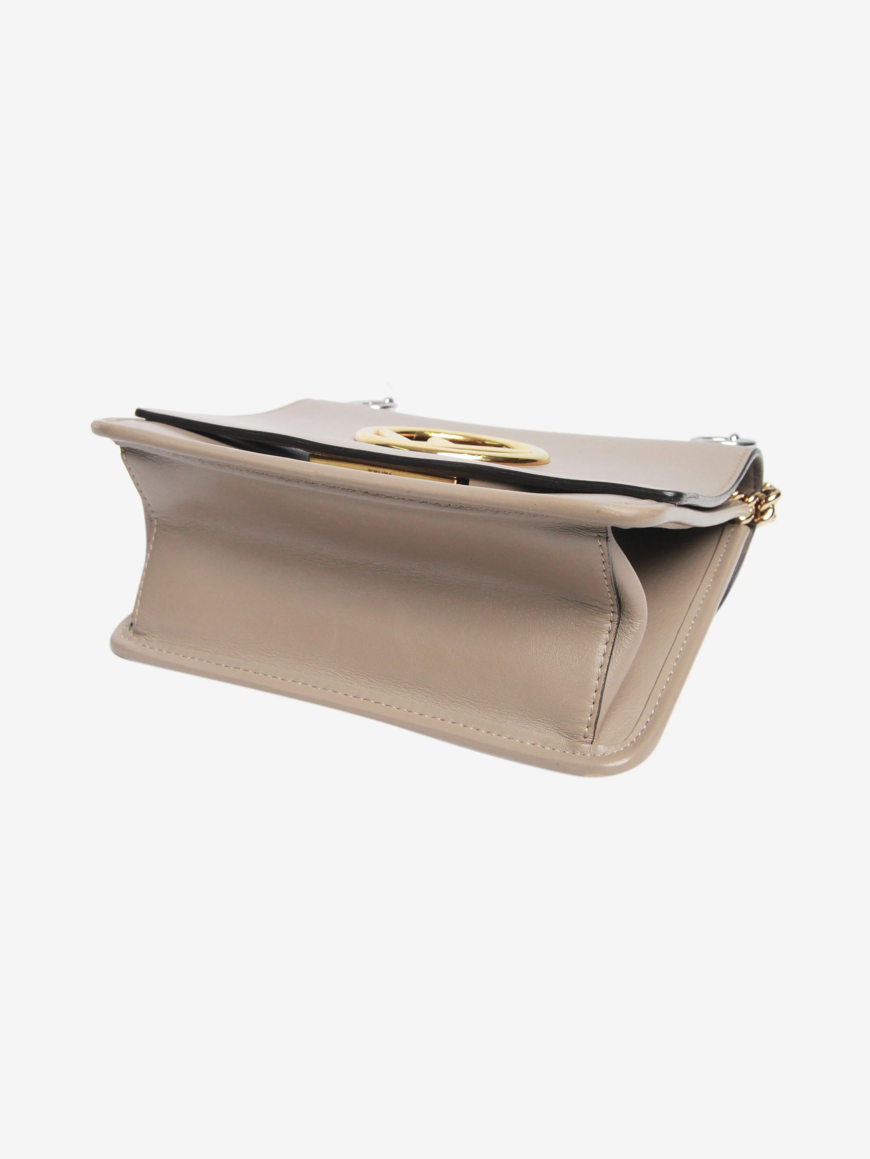Neutral Kan I F leather chain shoulder bag