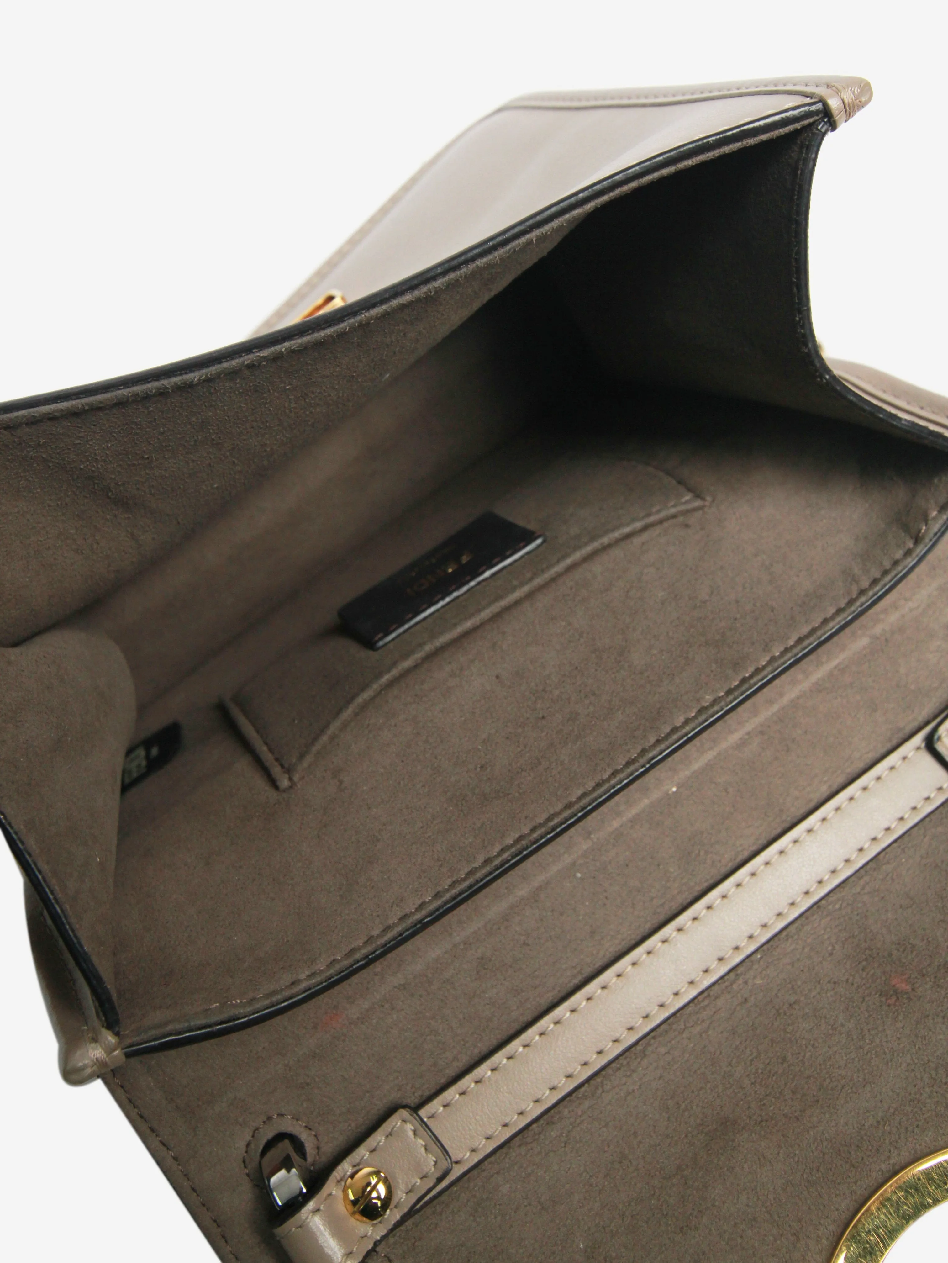 Neutral Kan I F leather chain shoulder bag